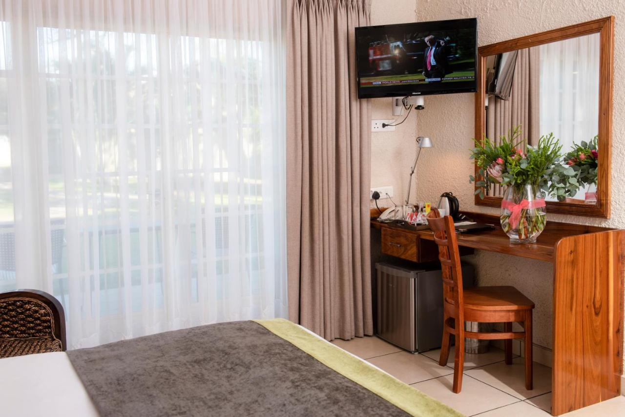 Palm Park Hotel Lephalale Экстерьер фото